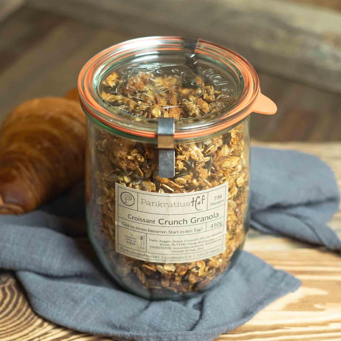 Croissant-Granola