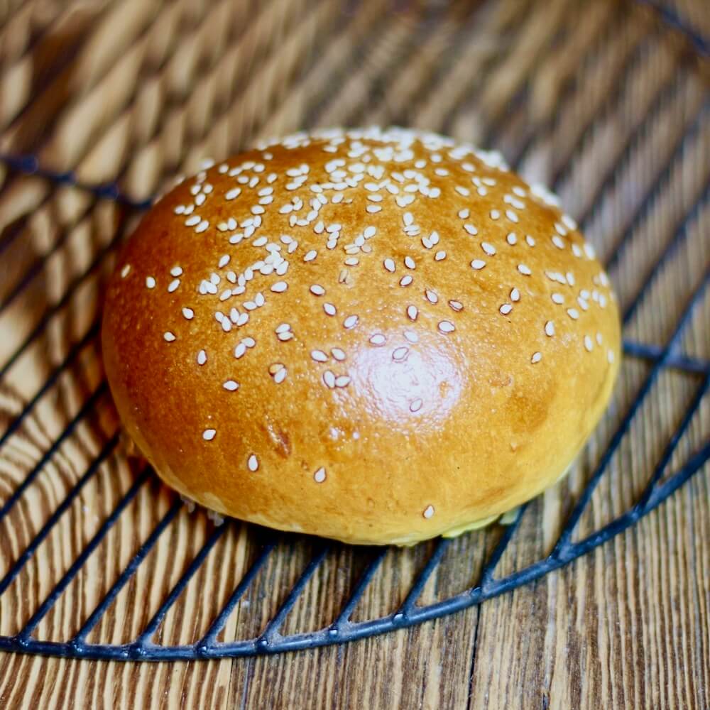 Burgerbrötchen mit Sesam