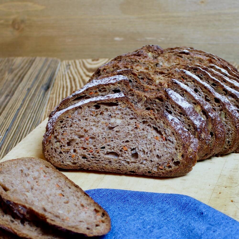 geschnittenes Ernte Dank Brot