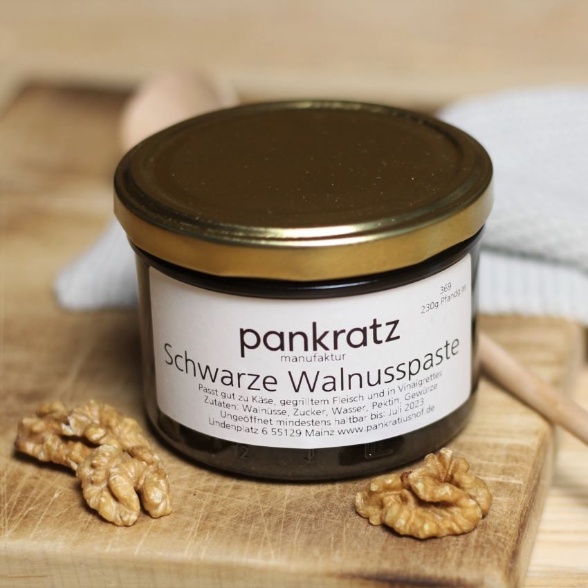Schwarze Walnusspaste